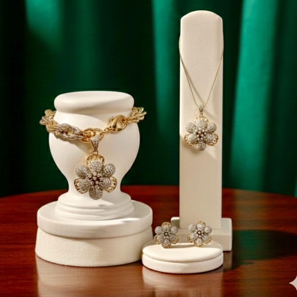 VTG~Luxurious Trio Necklace, Bracelet, and Earrings